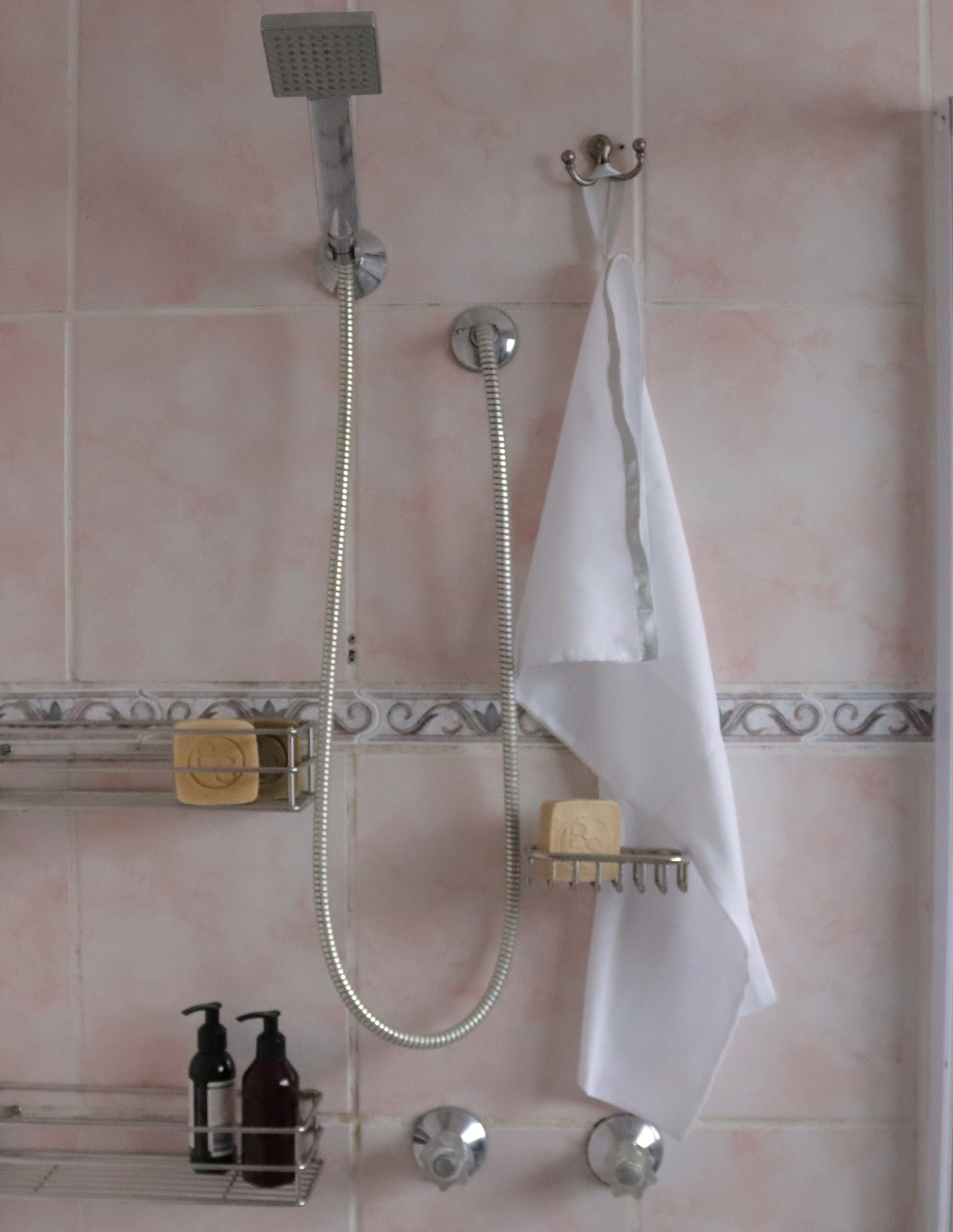 Foaming bag drying in shower