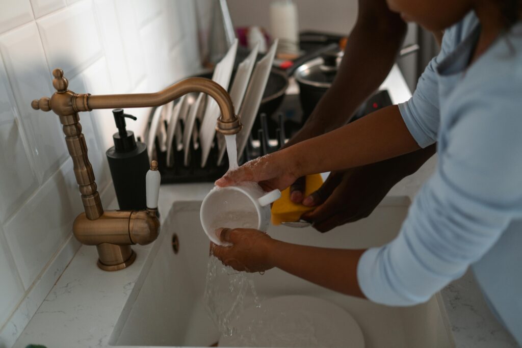 Washing dishes under running water
